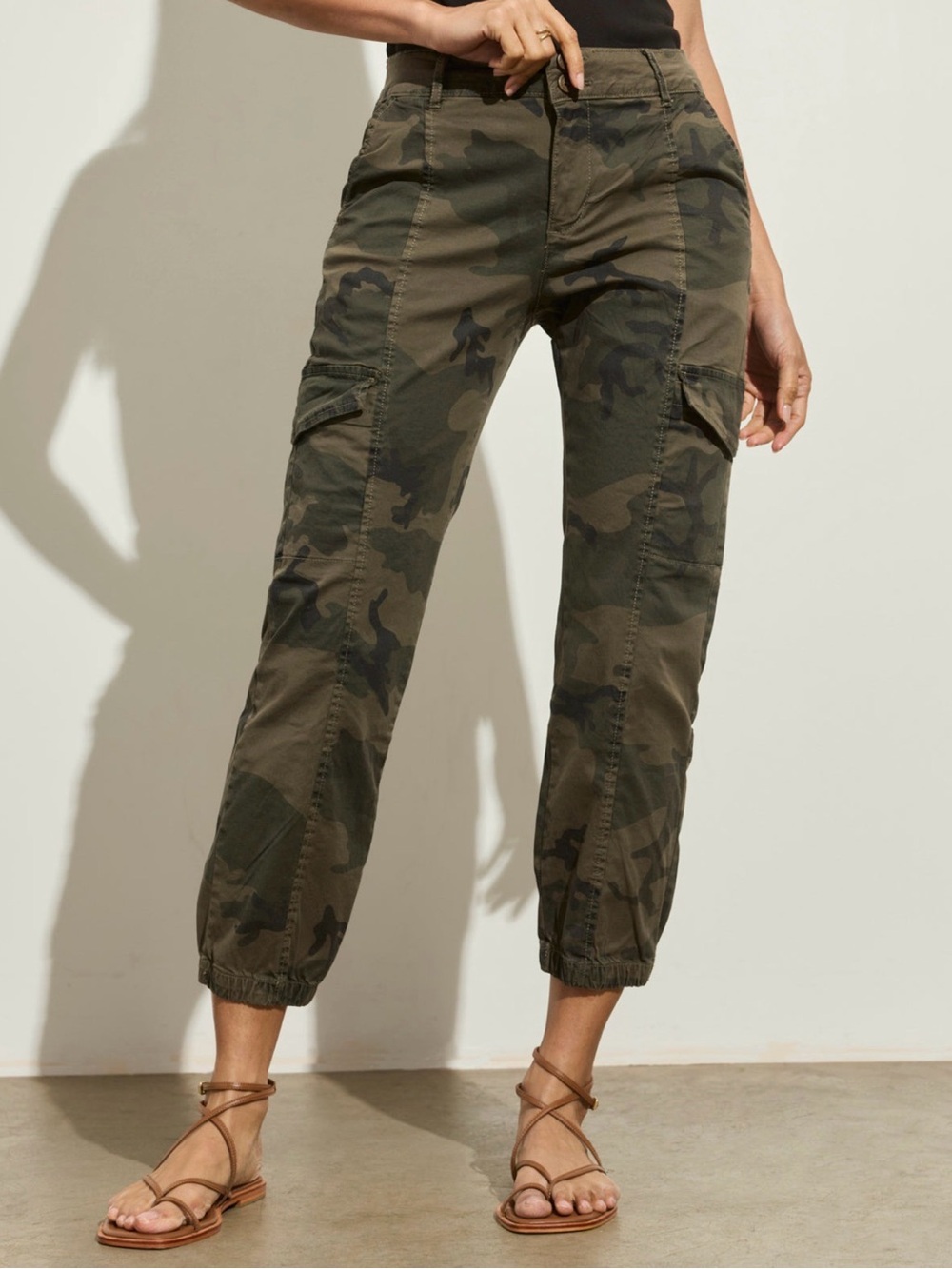 Sanctuary Camo Cargo Jogger Pants Size 26 Utility Ankle Pants